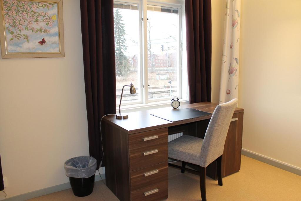 Stationshusets Hotell Och Cafe Köping Zimmer foto