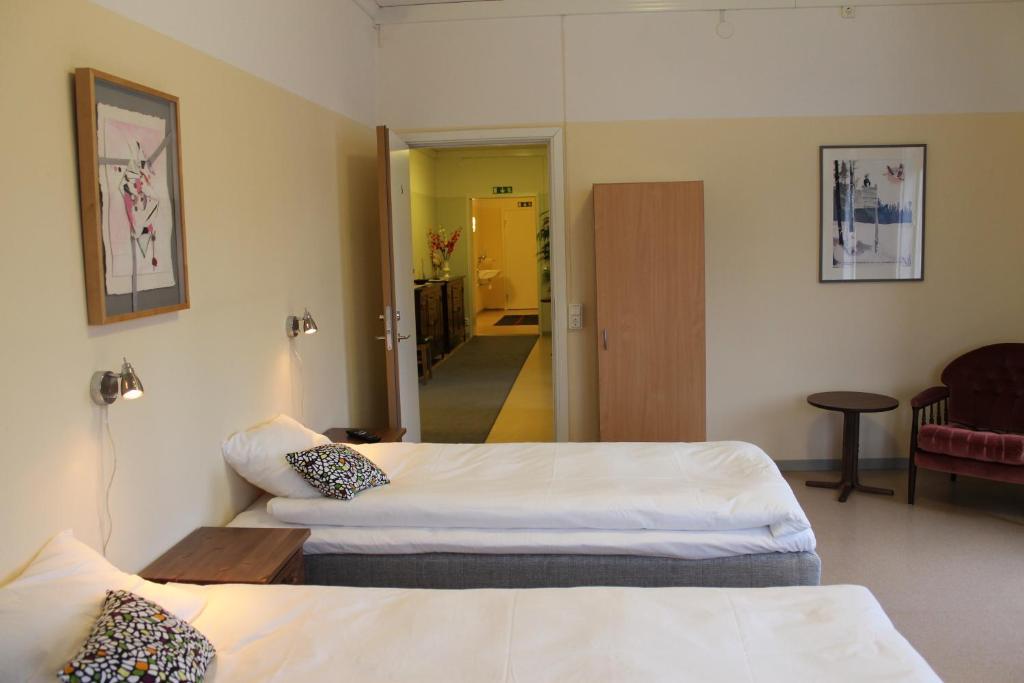 Stationshusets Hotell Och Cafe Köping Zimmer foto