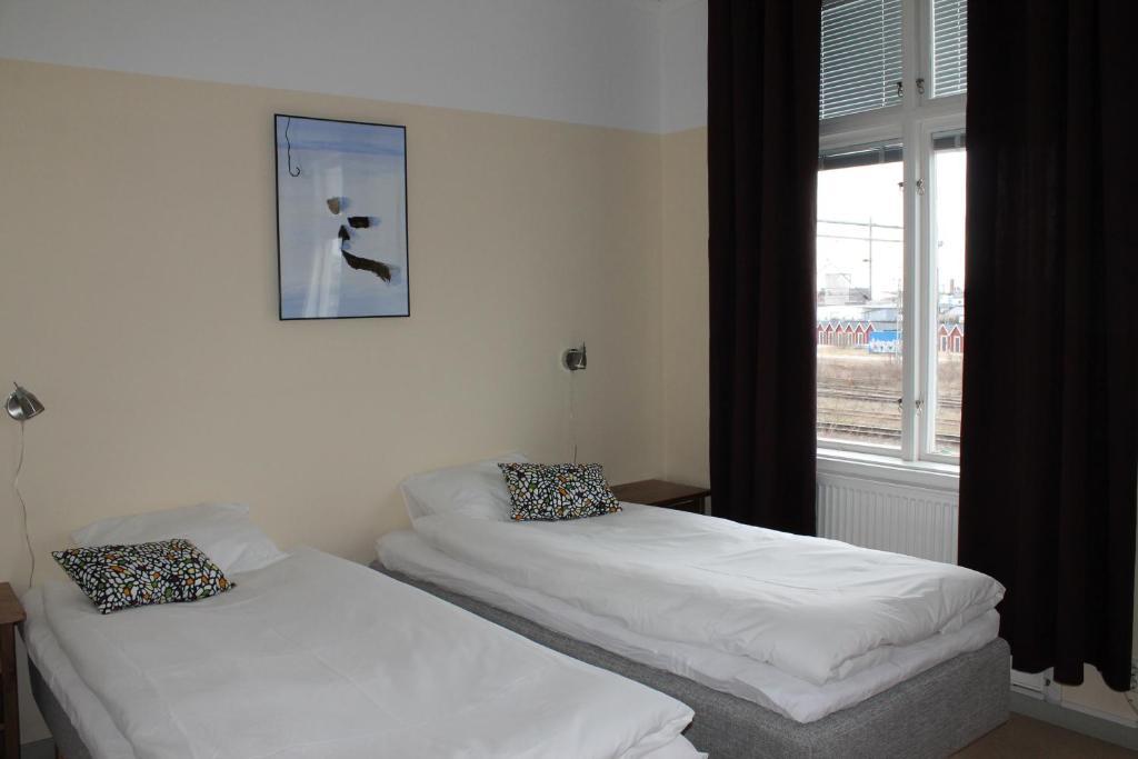 Stationshusets Hotell Och Cafe Köping Zimmer foto