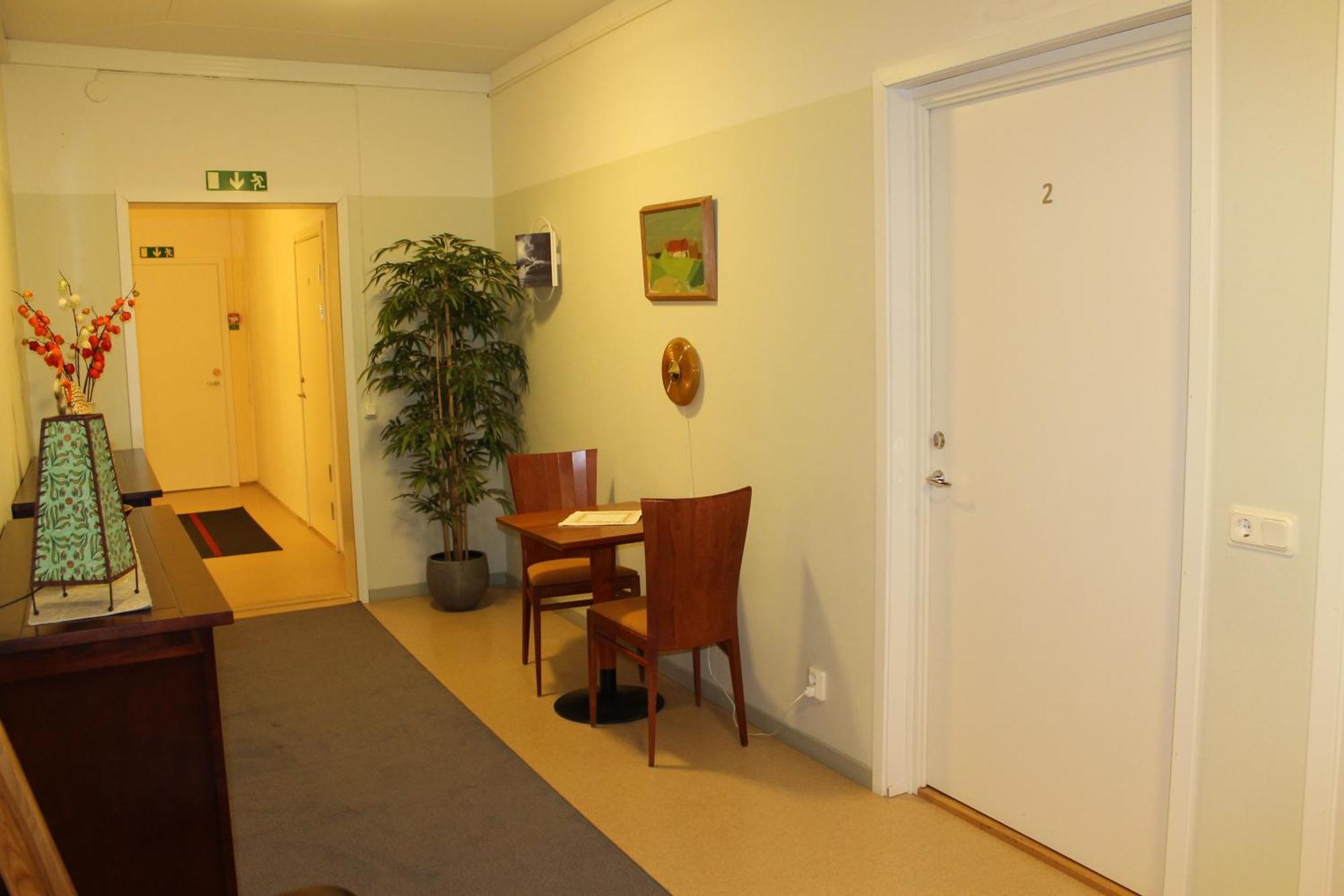 Stationshusets Hotell Och Cafe Köping Exterior foto